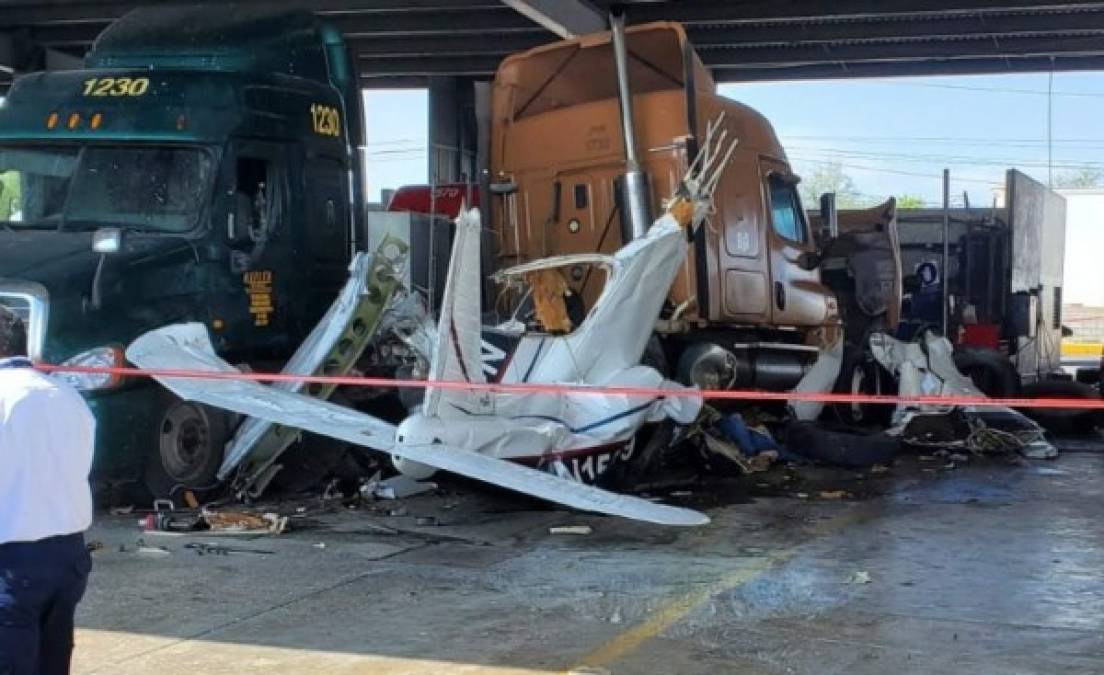 Debido a que la avioneta se desplomó en el patio de una empresa de autotransporte, donde se impactó con un camión, las autoridades ordenaron desalojar a 150 trabajadores de la empresa, ubicada en el kilómetro 27 de la carretera Monterrey-Nuevo Laredo.