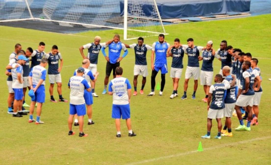 La Selección de Honduras pasó momentos complicados en la Copa Oro ya que reportó varios casos positivos por Covid-19 que terminaron afectando al combinado catracho. Horas después de su eliminación, se han revelado detalles de todo lo ocurrido. Fotos Fenafuth, Concacaf y Karla López.