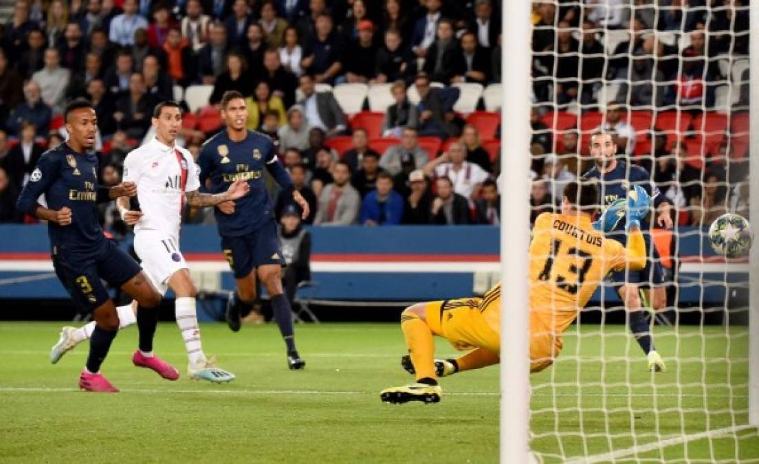 El portero Courtois ha sido objeto de críticas por su accionar ante el PSG. En el primer gol de Di María el balón ingresó por su palo.