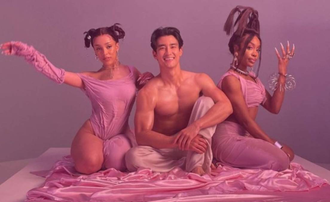 Alex Landi el actor estadounidense de ascendencia coreano-italiana es furor en redes sociales por su participación como modelo en el nuevo video de la rapera Doja Cat y SZA.