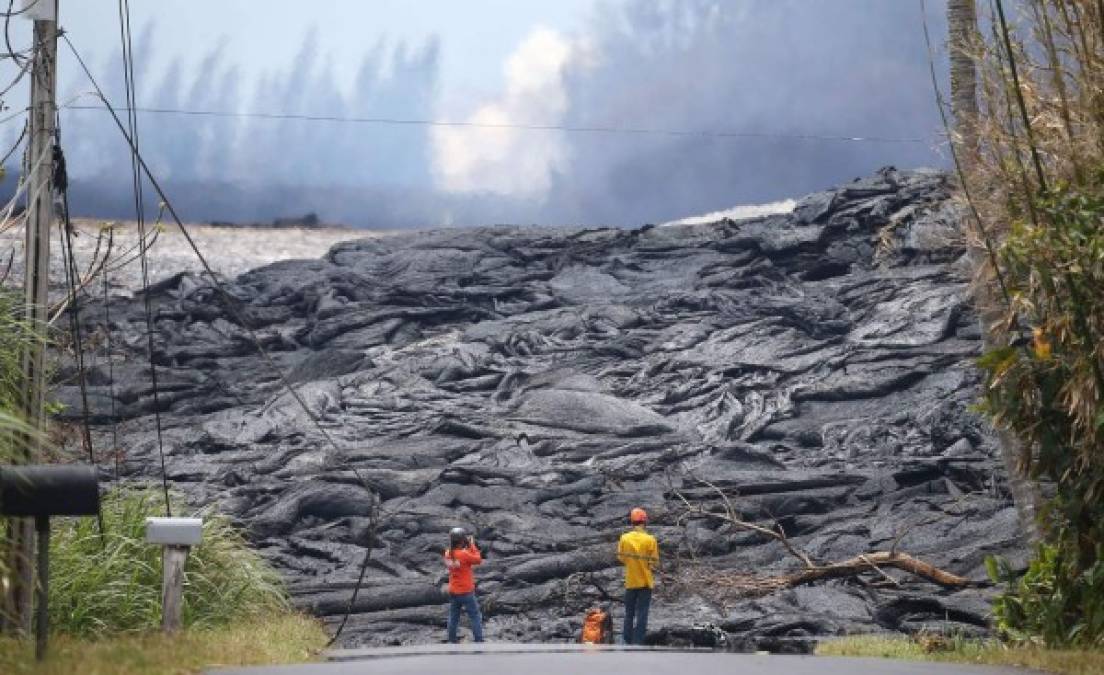 El Kilauea está ubicado en el sureste de la isla de Hawái, que en su extremo suroriental es la mayor del archipiélago y en la que viven unas 185.000 personas.