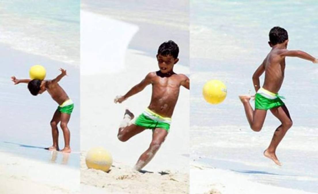 Cristiano Ronaldo Jr. demostraba sus evidentes dotes como futbolista. Prestémosle atención, que este niño llegará lejos.
