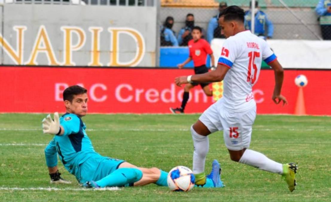 Centrocampista del Olimpia hondureño, una delicia sobre el campo. Otro al que su paso por los Juegos Olímpicos le vendrá bien para descubrir su talento al mundo.