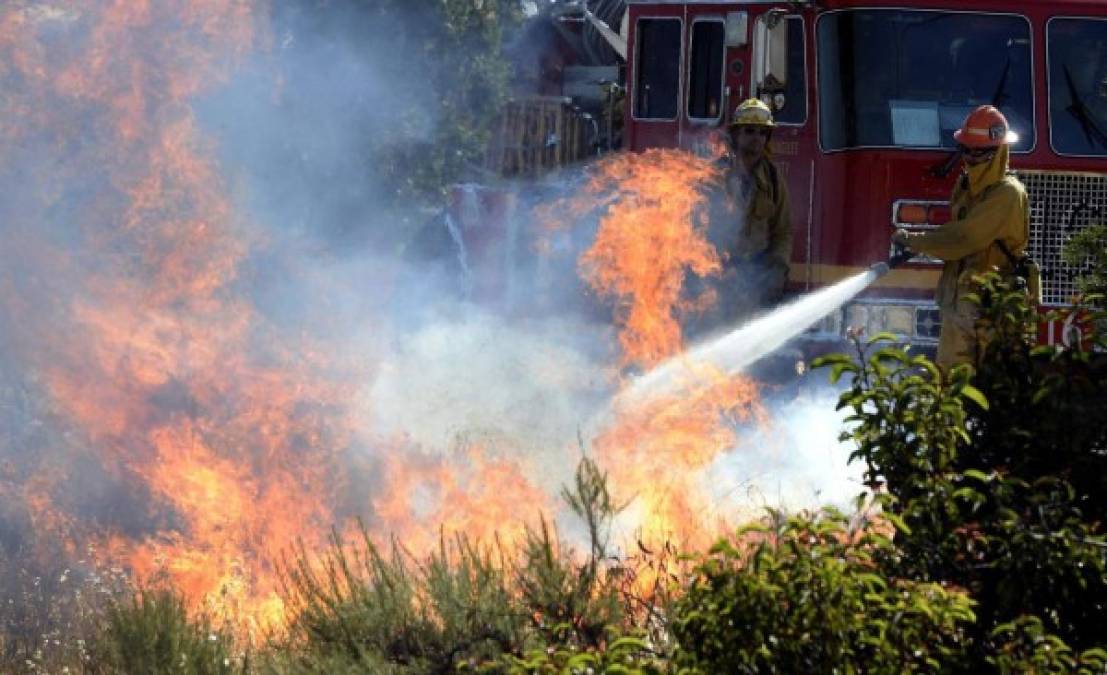 Las llamas ya han calcinado más de 167.000 hectáreas, pero los bomberos han logrado importante avances en las últimas jornadas y lo tienen contenido en un 74 %.<br/>