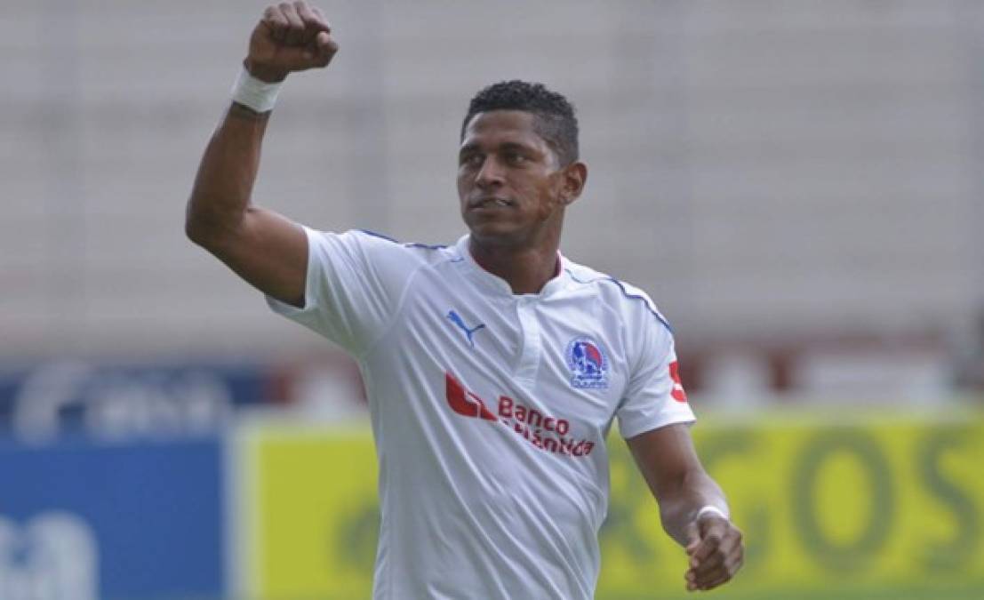 Carlo Costly, que sigue sin renovar con el Olimpia, ha despertado el interés del Marathón por su fichaje, así lo ha confirmado Héctor Vargas. “Creo que lo de Carlo (Costly) tiene que ver mucho en lo que pase por él, si él quiere jugar así como lo convencí en Olimpia, conmigo salió campeón y fue goleador del campeonato', declaró el entrenador argentino.