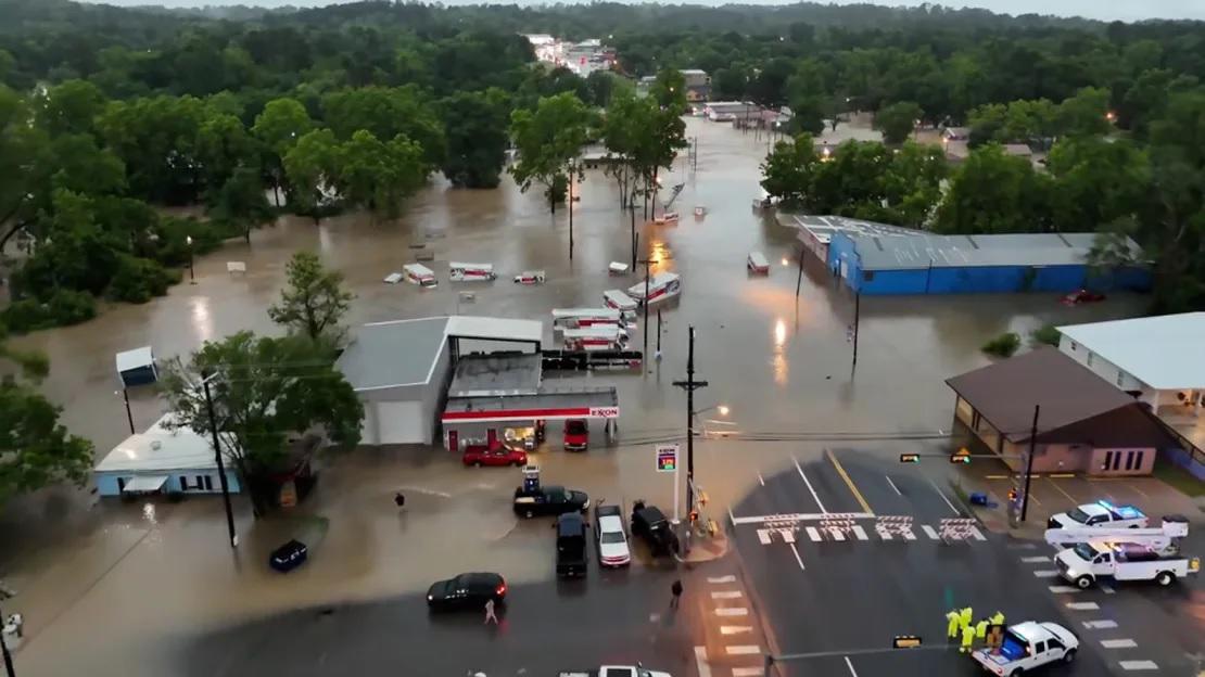 Unas 170 personas fueron rescatadas tras inundaciones en Texas