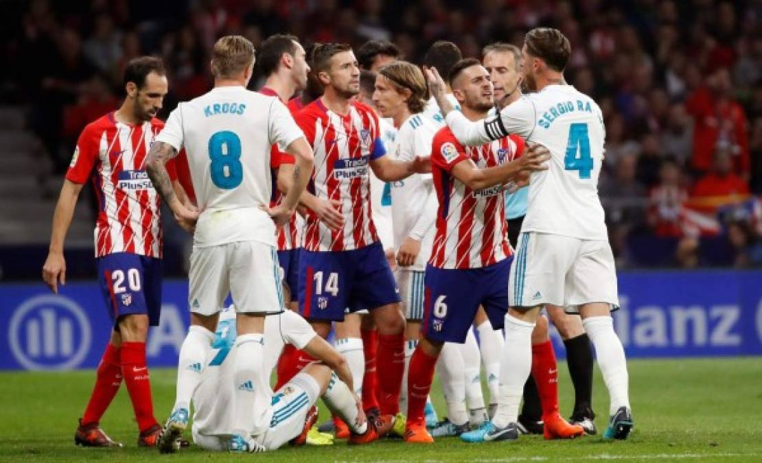 Real Madrid vs Atlético de Madrid - Es el derbi madrileño más importante, por historia y por el número de aficionados que entre los dos aglutina en la capital española. El primer duelo oficial entre ambos fue en 1906.