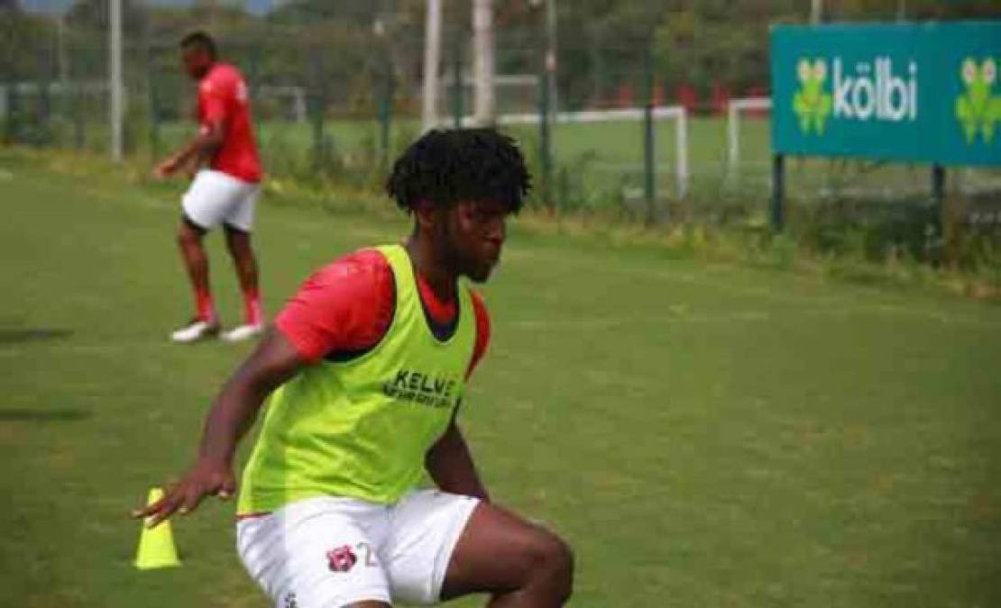 Cristian Moreira: Defensor hondureño de 20 años que ha sido anunciado como fichaje del Municipal Grecia de la primera división de Costa Rica, llega procedente del Alajuelense.