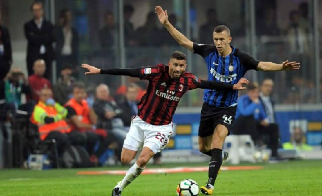 AC Milan vs Inter Milan - Denominado 'Derby della Madonnina', tiene la curiosidad de que el primer partido entre ambos, el 18 de octubre de 1908, se jugó en Suiza y no en la ciudad de Milán.