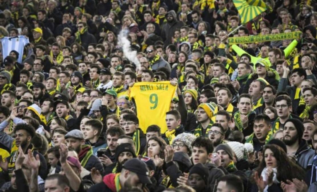 El cántico en su honor 'Emiliano Sala, es un argentino, no abandona nunca' resonó al inicio del partido en un estadio repleto en el que los recuerdos a Sala estaban hasta en el último rincón.