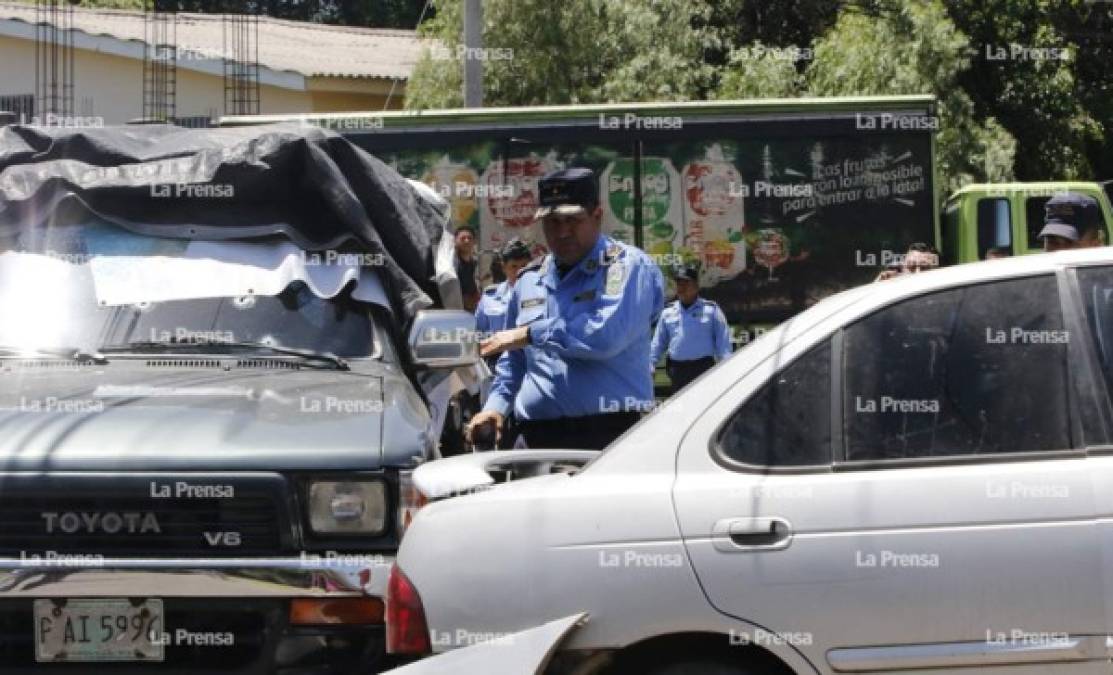 El cuerpo del exfuncionario quedó en el interior de la camioneta que conducía.