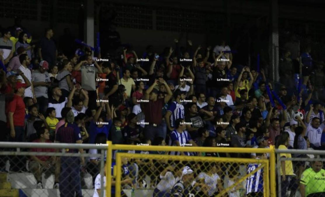 En el estadio Morazán se vivió un lindo ambiente deportivo. Los sampedranos llegaron a presenciar de leyendas internacionales y hondureñas.