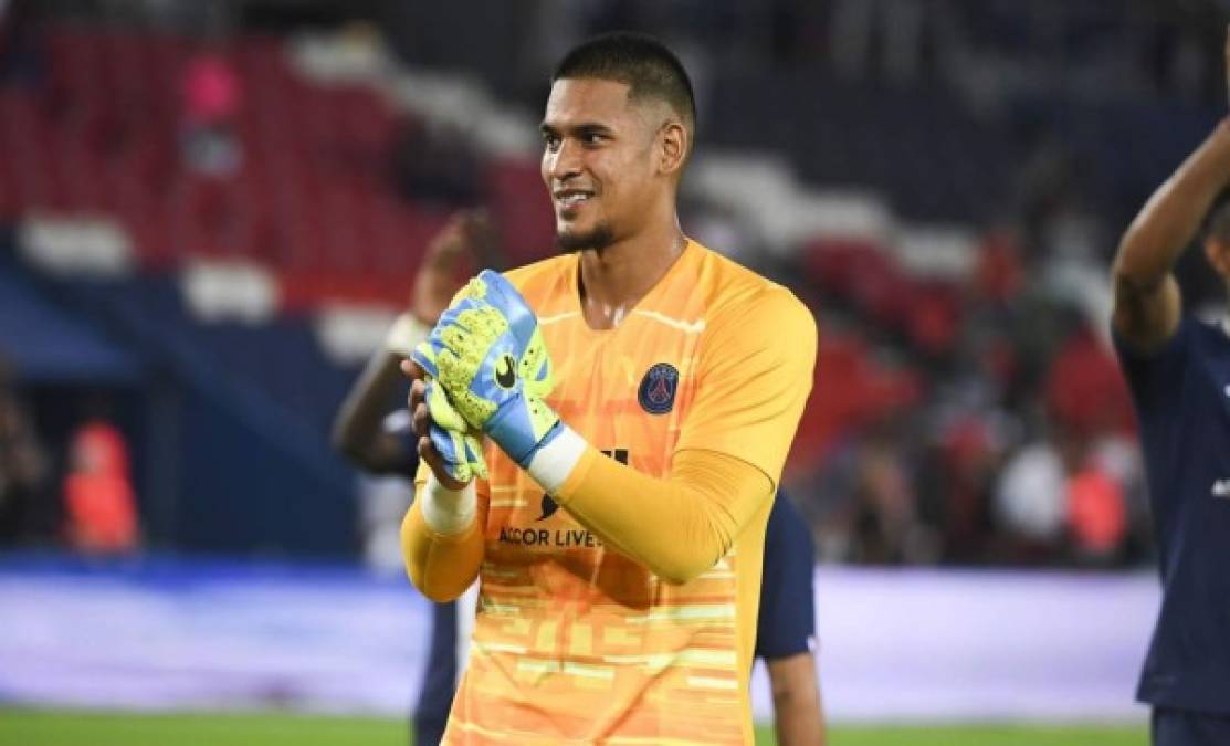 Alphonse Areola volverá a salir del París Saint Germain. Tras la reciente compra del PSG del guardameta Sergio Rico para reforzar la portería parisina junto a Keylor Navas, el portero francés está obligado a volver a salir cedido esta temporada. El Fulham, según Sky Sports, es el equipo que mejor está posicionado para hacerse con sus servicios a modo de préstamo, como lo hizo en el Real Madrid.