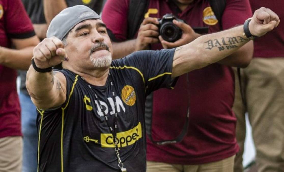 El portal argentino Infobae reveló los valores del contrato de Maradona durante los 11 meses que estará al mando de Dorados. El excapitán de la 'albiceleste' recibirá un total de 180.000 dólares mensuales, lo que dará un total de 1.980.000 dólares cuando finalice su vínculo con el club de Culiacán.