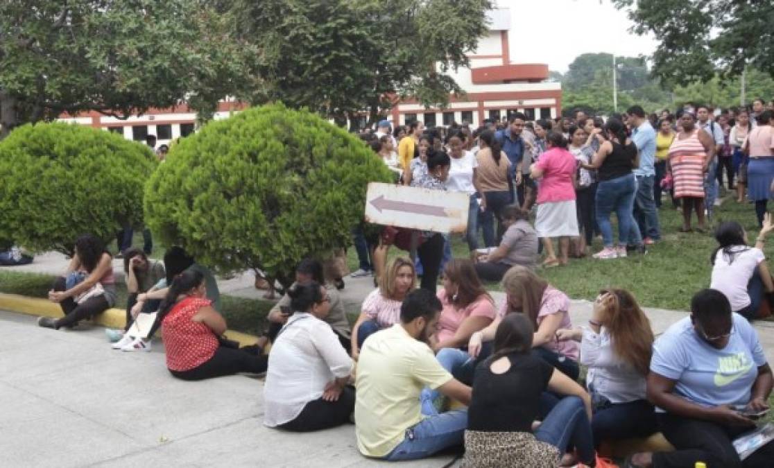 Más de 22 mil maestros se sometieron este jueves a la Aplicación de Pruebas y Competencias Básicas para Concurso Docente 2019 en los 18 departamentos de Honduras.