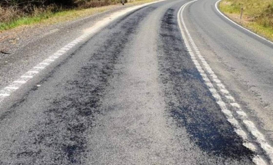 La peor ola de calor de los últimos 80 años en afectar el país ha provocado que algunas carreteras 'se derritan' ante las extremas temperaturas que imperan en la mayor parte del territorio australiano.