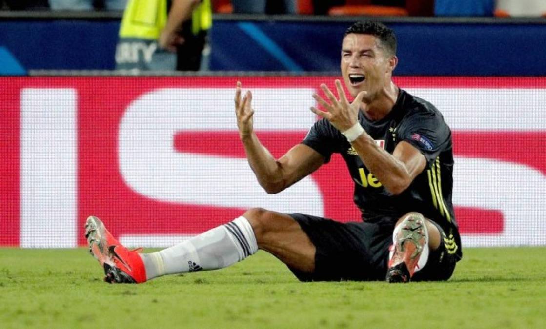 Cristiano Ronaldo vio la roja directa en su primer partido de la Champions League con la Juventus, en su vuelta a España. Foto EFE