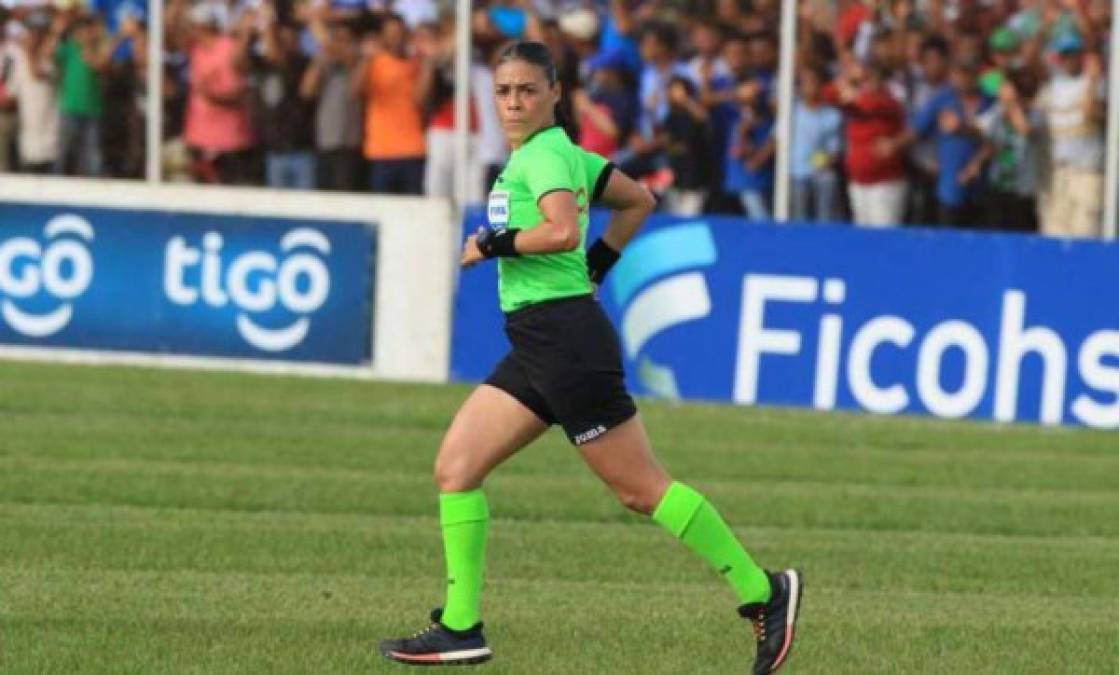 Melissa Pastrana pitó su primer partido en la Liga Nacional de Honduras el 26 de septiembre del 2016 en el duelo Motagua vs Honduras Progreso que se disputó en Catacamas, Olancho. El partido finalizó empatado 0-0.