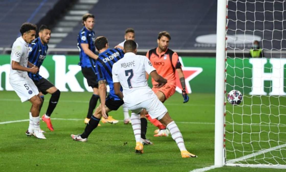 El brasileño Marquinhos marcó el gol del empate del PSG tras un mal disparo de Neymar.