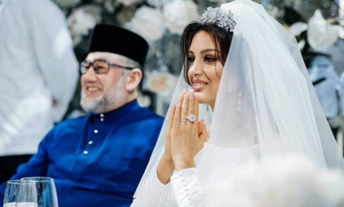 El sorpresivo matrimonio entre Mohamed V de Kelantan y la modelo rusa Rihana Oksana Voevodina llegó a su fin apenas unos meses después de que el rey de Malasia renunciara al trono por amor a la ex miss Moscú.