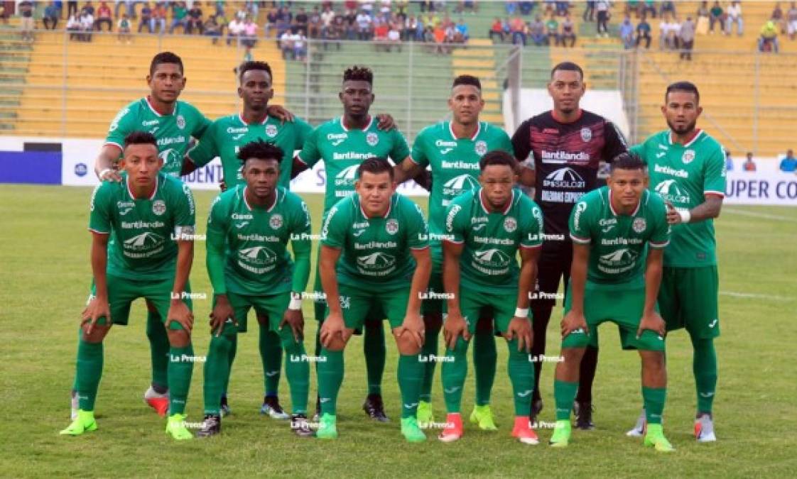 El 11 titular del Marathón posando antes del partido contra el Platense.