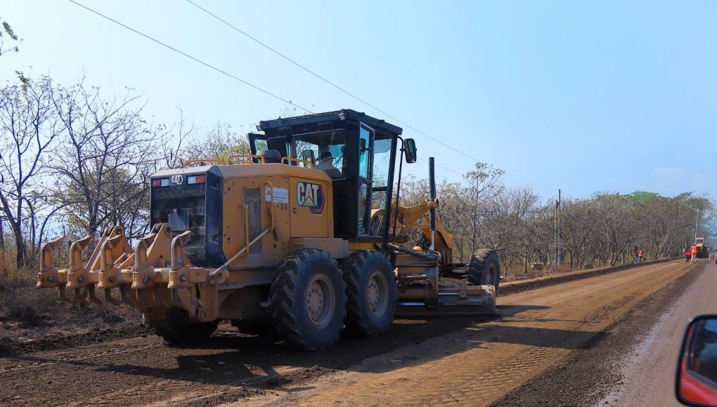 El proyecto carretero comprende dos tramos, uno de ellos, desde Naco, Cortés, hasta Sula, Quimistán, Santa Bárbara. 