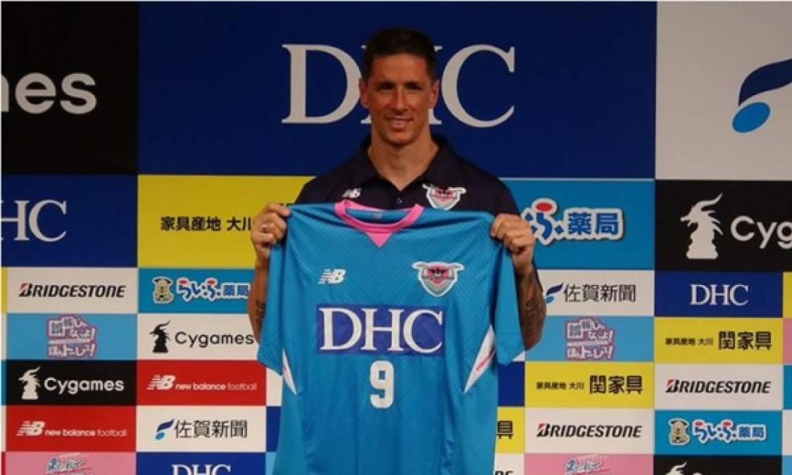 El delantero español Fernando Torres, que salió del Atlético de Madrid en este mercado, fue presentado en Japón con su nuevo equipo, el Sagan Tosu.