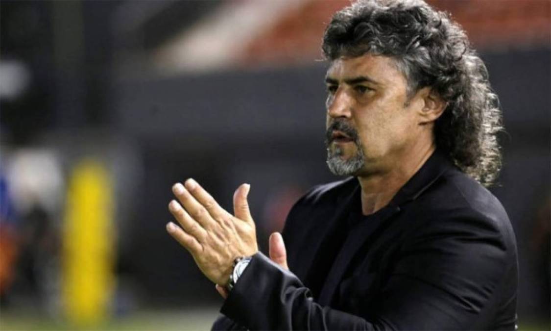 Leonel Álvarez, el entrenador colombiano que dirige al Cerro Porteño de Paraguay es vinculado a la Selección hondureña.