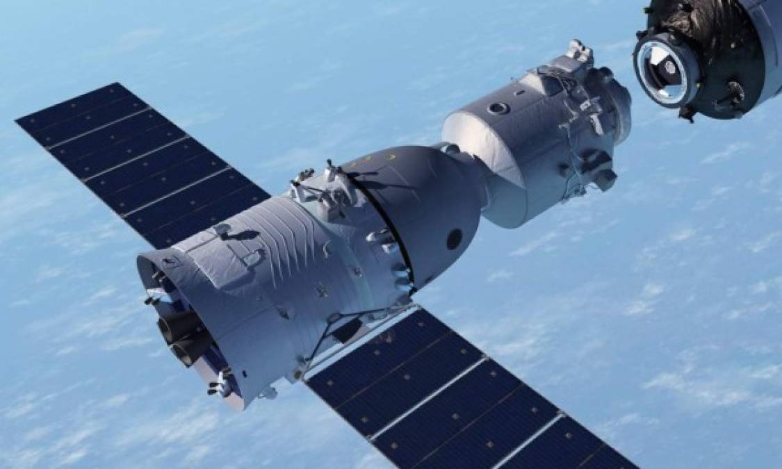 A las 15.54 hora local (07.54 GMT), la nave se acopló con el módulo central Tianhe ('Armonía celestial', en mandarín), el cual fue lanzado el pasado 29 de abril para ejercer de control de la estación espacial Tiangong ('Palacio celestial').