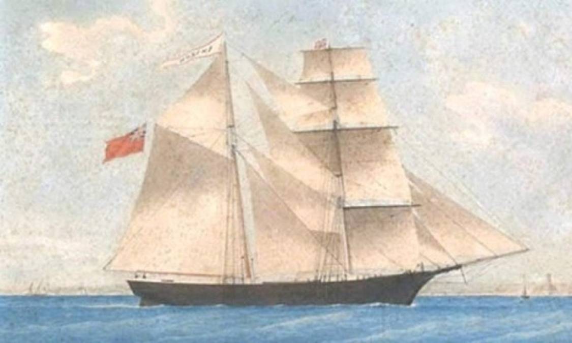 EL MARY CELESTE.<br/>Se trata de un bergantín de 30 metros de largo que partió de la ciudad de Nueva York el 7 de diciembre de 1872 con destino a Génova, pero nunca llegó a su destino. Se le encontró a la deriva cerca de Gibraltar. Al ser abordado todos los indicios indicaban que su tripulación lo había abandonado de forma repentina. Persiste el rumor que al entrar en la cocina, quienes lo encontraron hallaron la comida servida y todavía caliente, pero sin consumir, añadiendo más misterio a un caso que todavía fascina a los amantes de lo inexplicable.