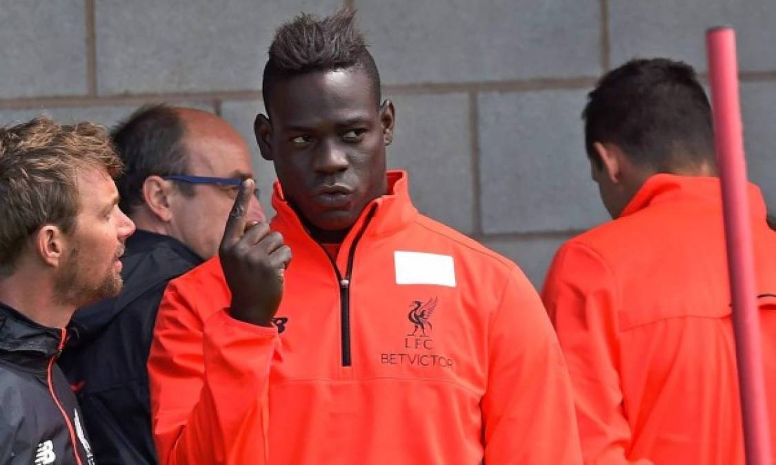 A Mario Balotelli también le queda poco tiempo para buscar una salida del Liverpool. Según Nice Matin, El Niza estaría interesado en el delantero italiano. El club galo, que ha realizado una notable campaña en la liga francesa, buscaría de este modo apuntalar su delantera con la llegada de Mario.