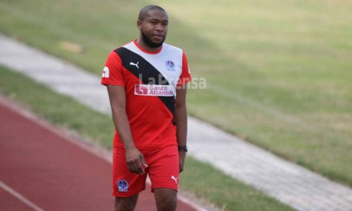 Wison Palacios: El mediocampista se presentó este martes a los entrenamientos del Olimpia, por lo que volvió a vestir los colores de la camisa de los albos 11 años despues desde que la portó en la temporada 2006-2007. 'No estoy vinculado al equipo, solamente vengo a entrenar', dijo.<br/><br/>