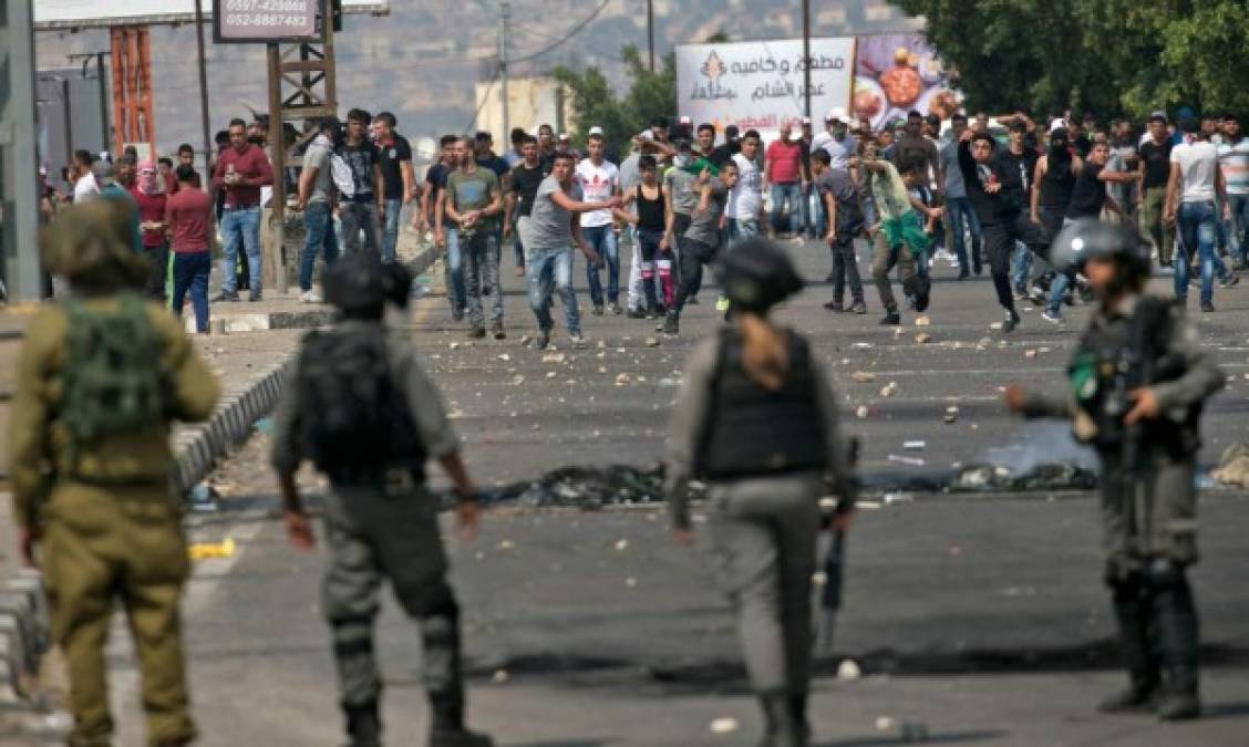 Las manifestaciones se extendieron hoy a Cisjordania, distante de unas decenas de kilómetros de la Franja de Gaza. Ambos territorios están separados por territorio israelí.