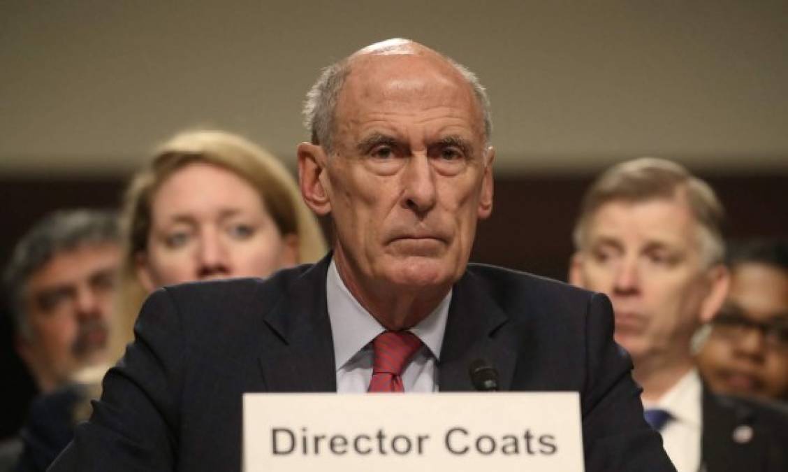 'La especulación de que la columna del New York Times fue escrita por mí o mi adjunto es falsa', indicó en un comunicado el jefe de la inteligencia estadounidense Dan Coats.