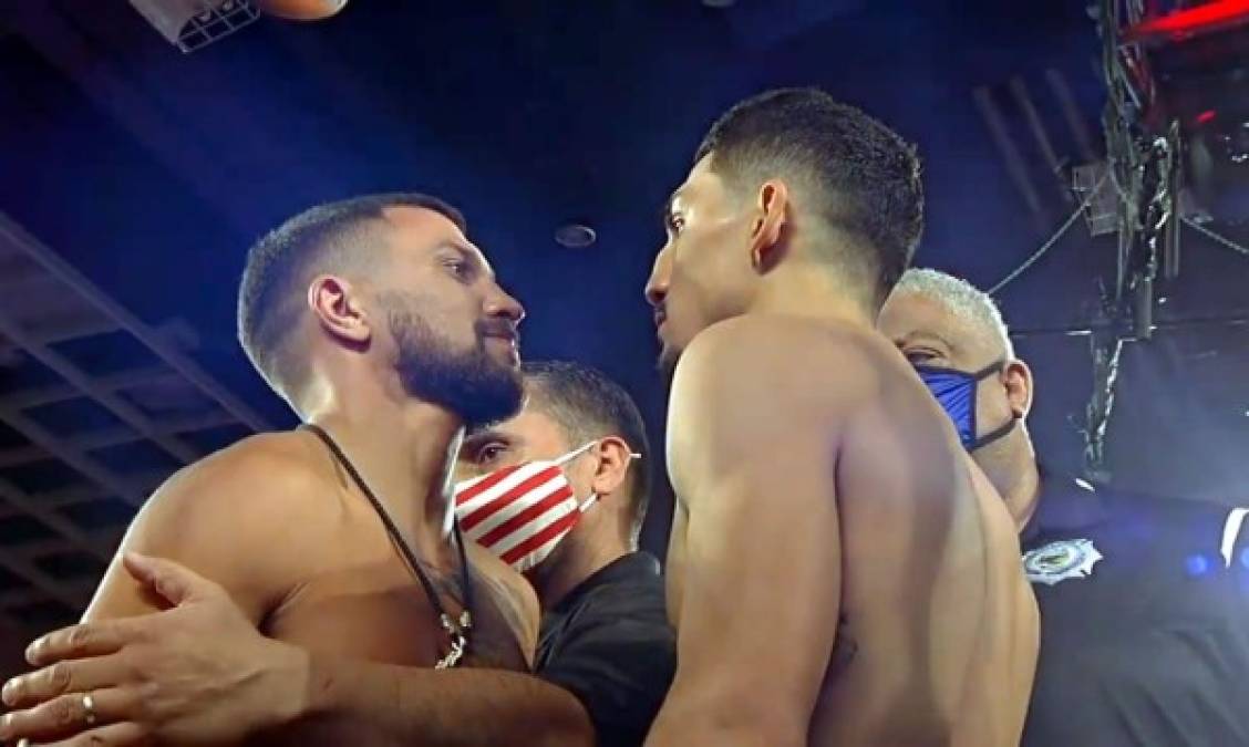 ¿Sonrisa de nervios? Así fue el cara a cara de Teófimo y Lomachenko.