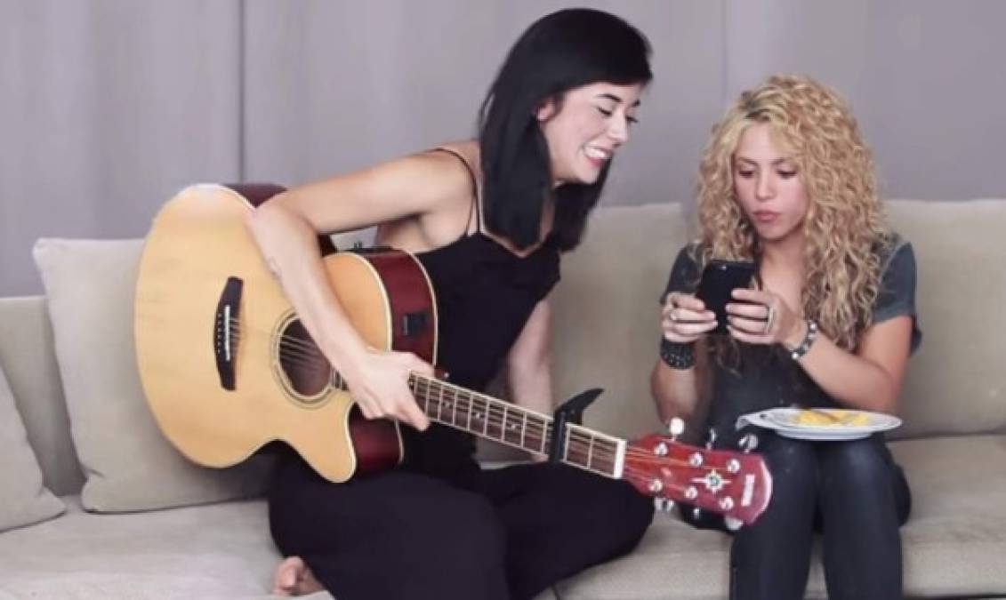 Daniela Andrade, una talentosa cantante hondureña canadiense, ha logrado obtener más de 10 millones de reproducciones en su cover Hips don't lie, canción de la colombiana Shakira, con quien también aparece en el video.