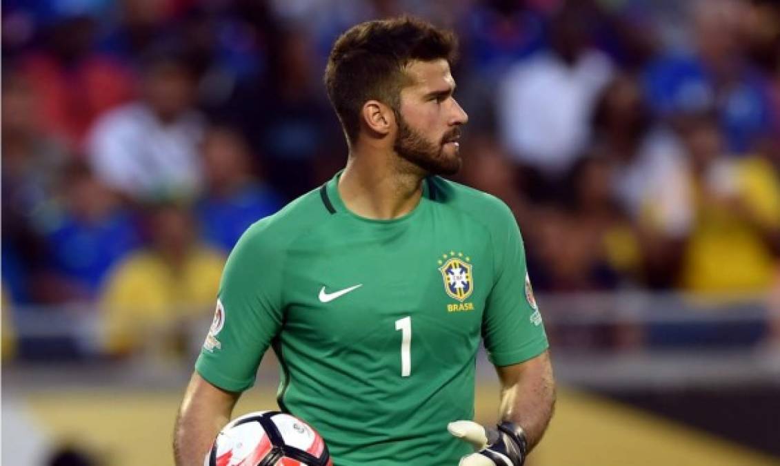 El portero Alisson Becker de la Roma de Italia.<br/>