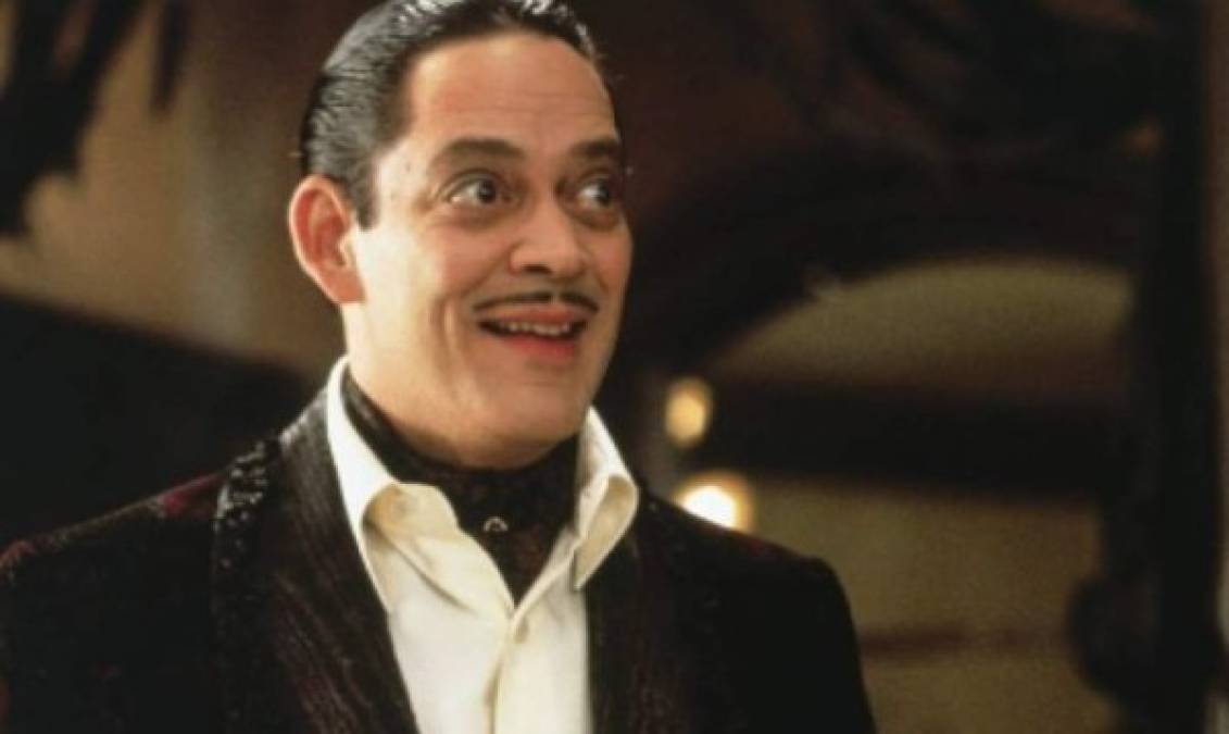 Raul Julia: Fue un actor puertorriqueño que vivió y desarrolló la mayor parte de su carrera en Estados Unidos, murió el 24 de octubre de 1994. Realizó trabajos en el teatro, cine y televisión tanto en papeles dramáticos, cómicos y en musicales. La mayoría le recordaremos por su papel en La famila Adams.<br/>