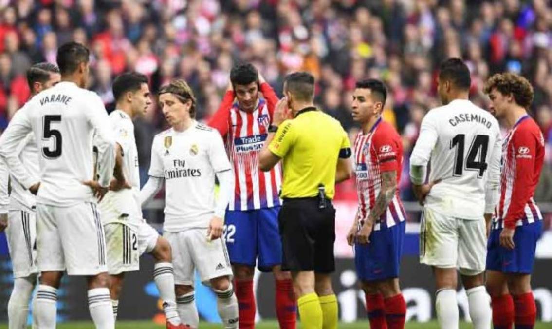 En el Atlético no podían creer que le habían anulado el gol a Morata.