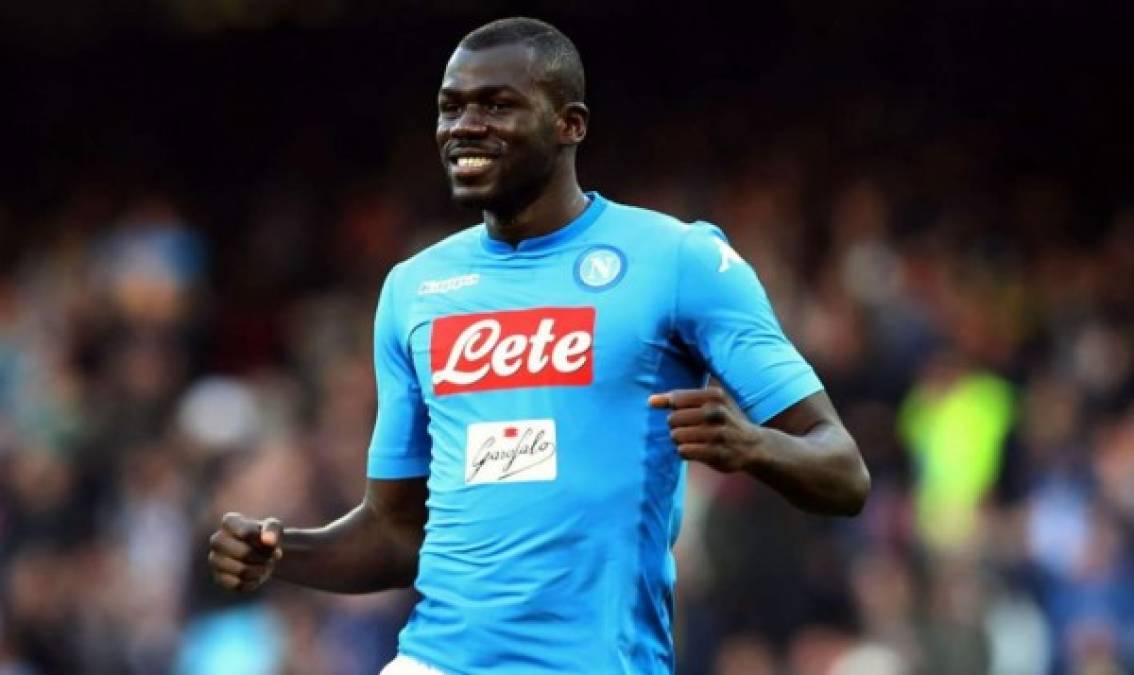 Kalidou Koulibaly - Senegalés, central, 27 años, Napoli. Consolidado ya en la Serie A, Aurelio De Laurentiis, presidente napolitano, ya ha dicho que no está en venta. Si el Barça lo quiere debería desembolsar un dineral que algunos sitúan en casi 100 millones y otros en 70. Su valor de mercado es de 60 millones de euros.