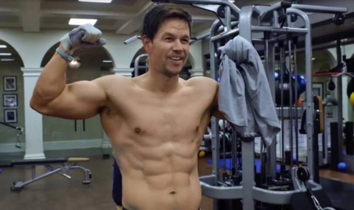 Mark Wahlberg. Con mayor o menor volumen, los brazos y el torso de este actor y productor siempre se destacan. En diálogo con una revista de salud masculina estadounidense, Wahlberg, de 48 años, contó sus cinco secretos para mantenerse en forma. <br/>