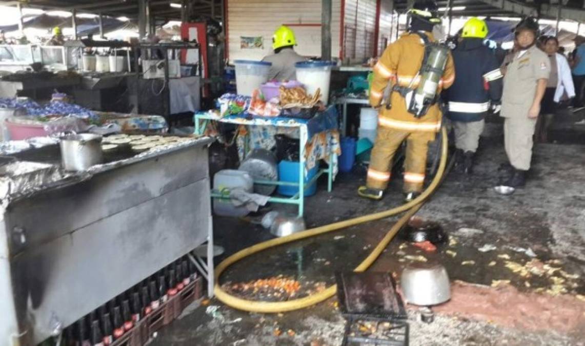 El incendio ocurrió en el área de los comedores.