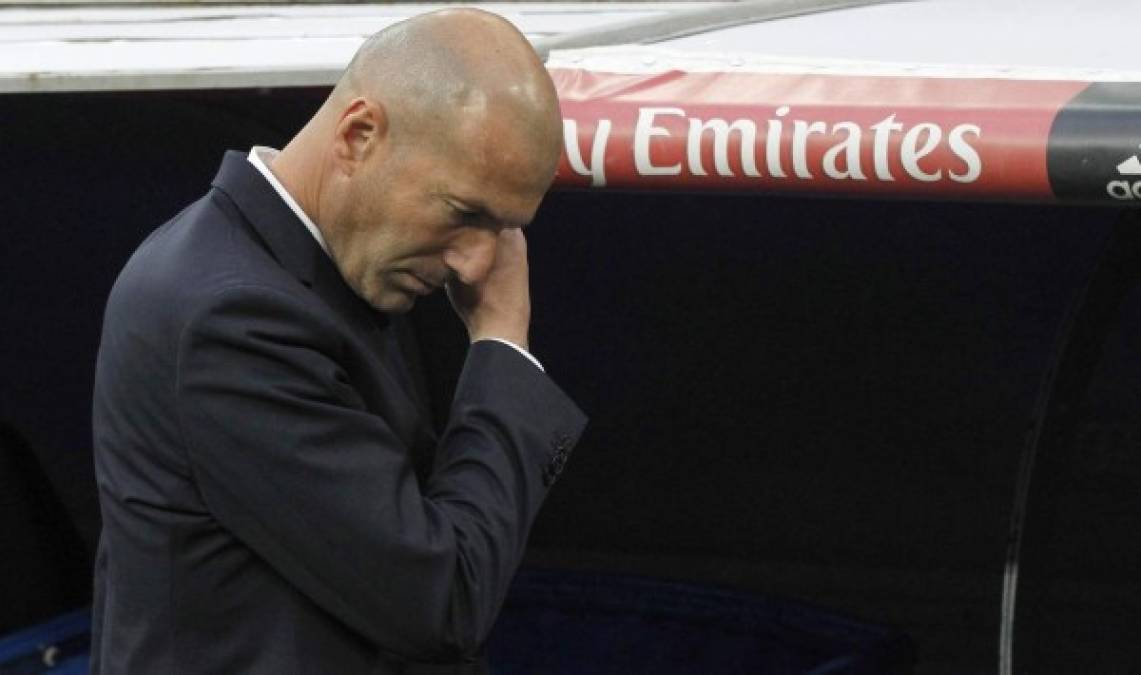 Bombazo en España. Tras la derrota ante Barcelona, el DT francés Zidane estaría en la cuerda floja del Real Madrid y lo han amenazado con sacarlo del club si no llega a ganar la Champions o la Liga.