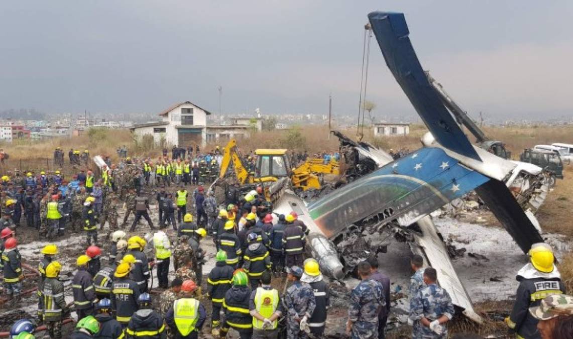 Una fuente aeroportuaria sugirió bajo anonimato que el accidente pudo deberse a una confusión entre el piloto y los controladores aéreos sobre la pista de aterrizaje atribuida al avión.