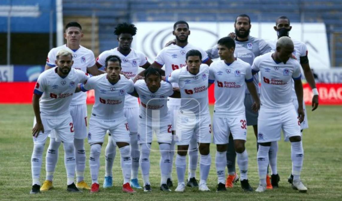 El 11 titular del Olimpia posando antes del clásico contra el Motagua.