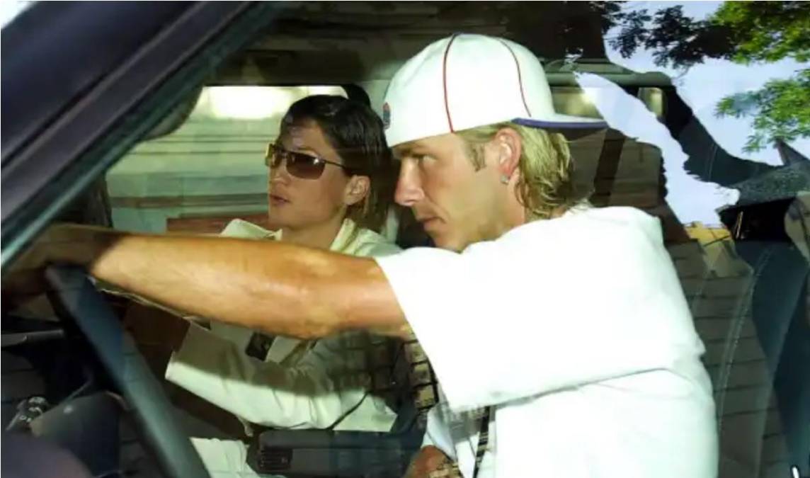 Rebecca Loos, de copiloto en el coche junto a David Beckham.