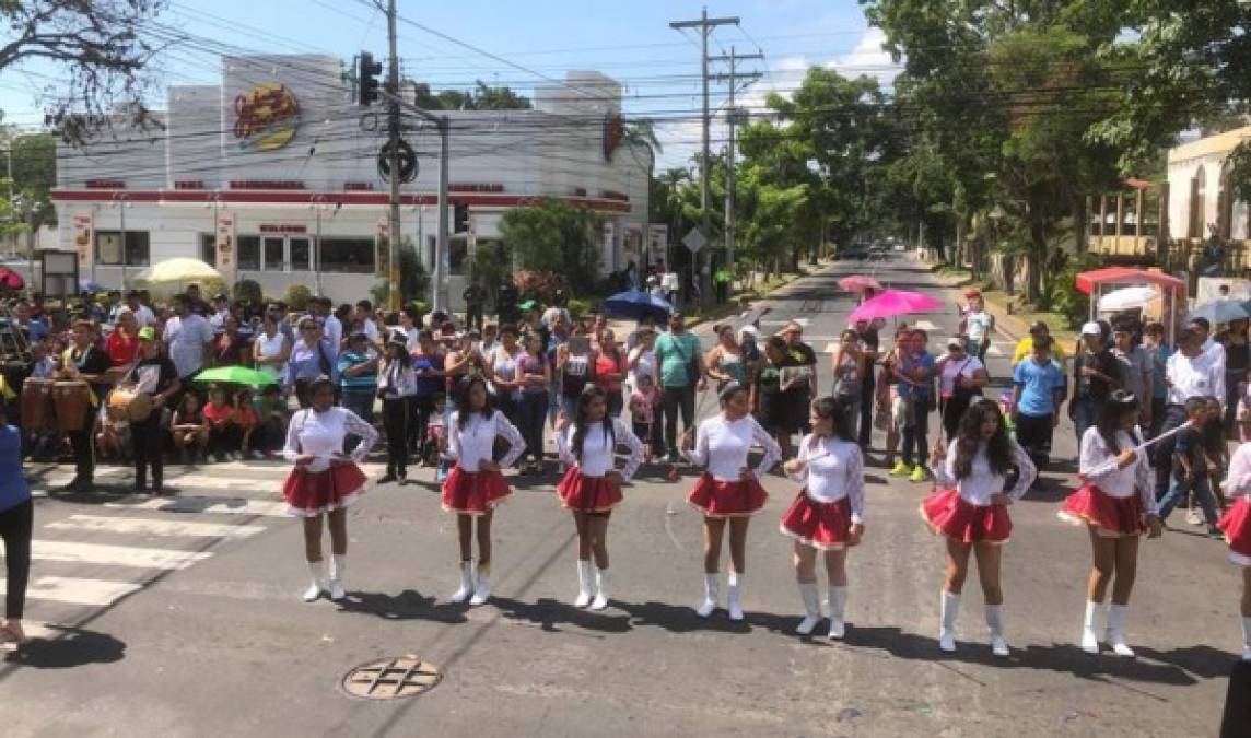 Palillonas del centro básico Ramón Rosa en el barrio Lempira, San Pedro Sula.