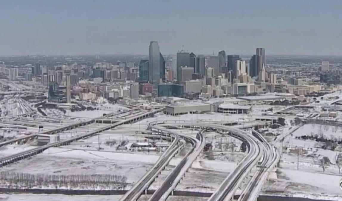 El caos impera en Texas tras el azote de dos tormentas invernales que han dejado sin energía eléctrica a millones de personas desde el pasado domingo que se enfrentan a temperaturas congelantes sin calefacción.