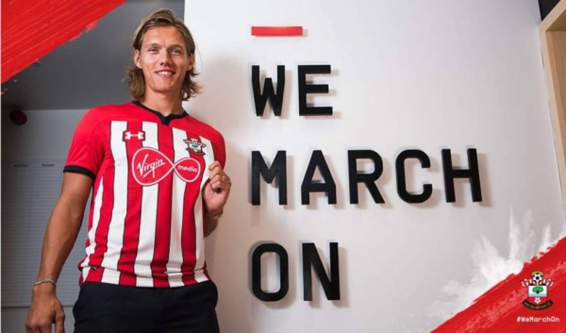 El Southampton anunció el fichaje del internacional danés Jannik Vestergaard, defensa de 25 años (1,99 m.), que jugaba en el Borussia Mönchengladbach.