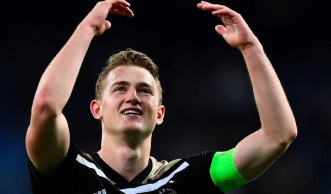 Matthijs de Ligt: Joven defensor central que destaca en el Ajax y en la selección de Holanda. Es el jugador que desean en el Barcelona para la próxima campaña. Apenas cuenta con 19 años de edad.